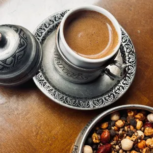 Damla sakızlı Türk kahvesi