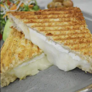 Kaşarlı tost yarım
