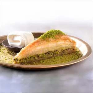 Carrot Slıce Baklava Wıth Ice Cream